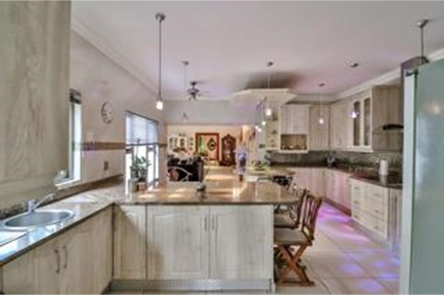8 Bedroom Property for Sale in Kshane North West
